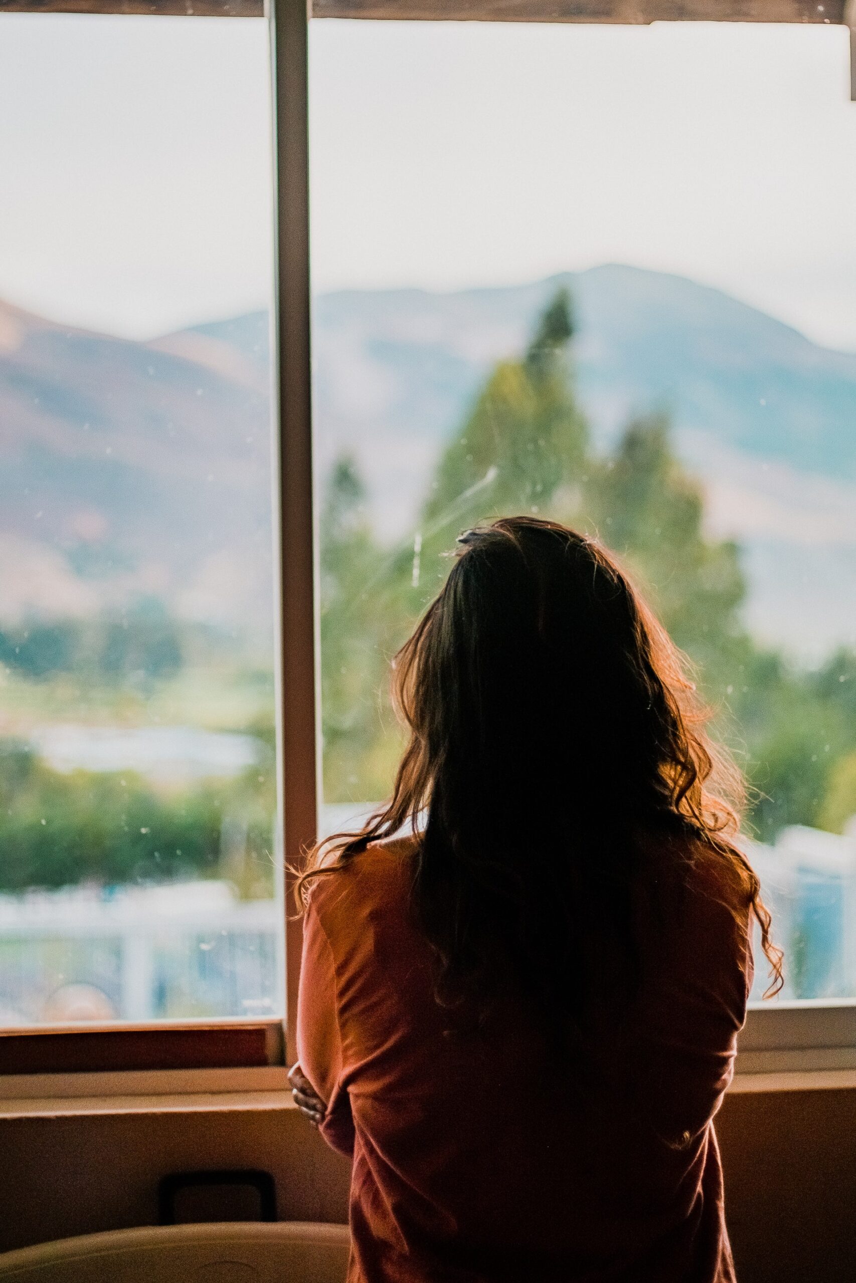 woman seeking therapy for anxious thoughts in north dakota